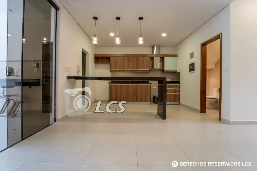 0159 DUPLEX EN LAMBARE, ZONA HOSPITAL DEL CORAZÓN — foto 3