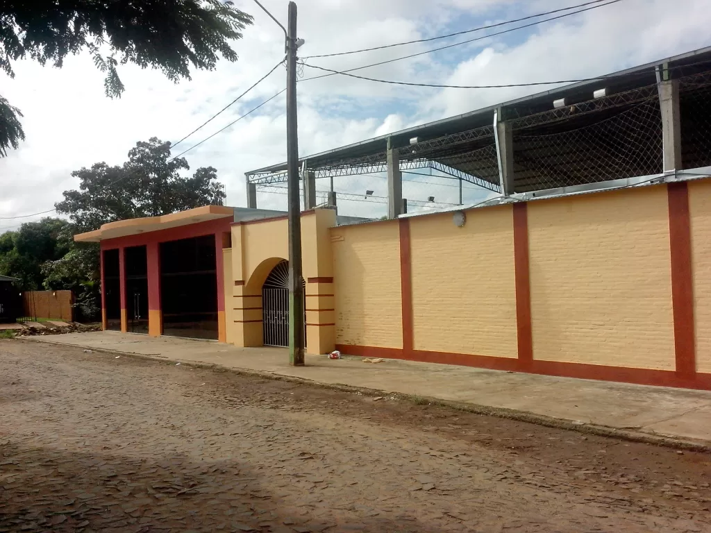 VENDO CANCHA SINTETICA TOTALMENTE TECHADO ( Jabulani futbol) — foto 2