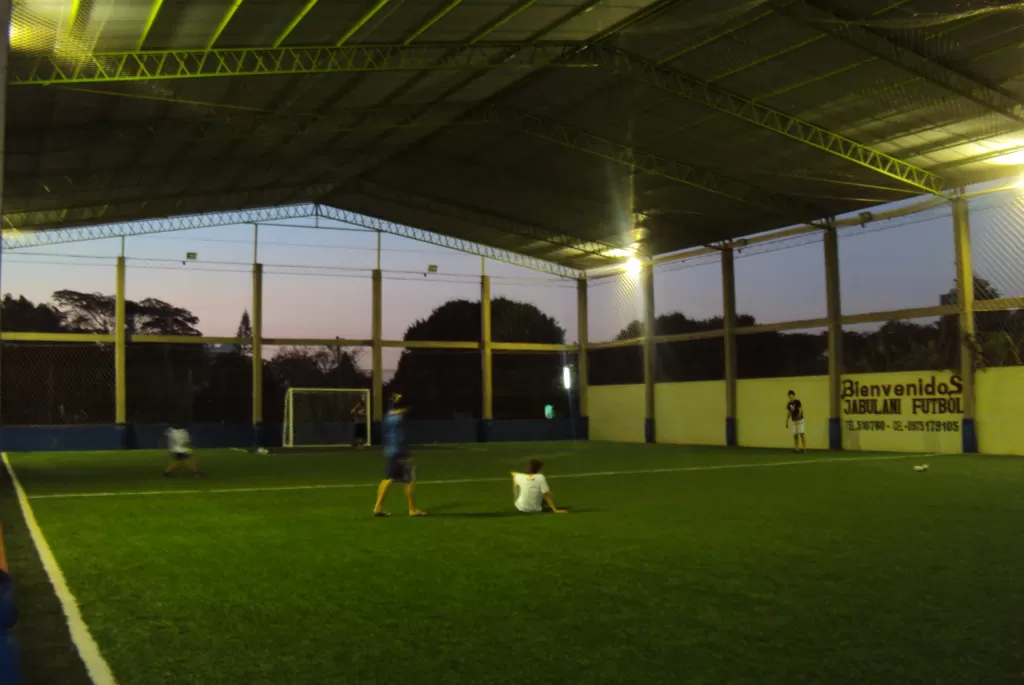VENDO CANCHA SINTETICA TOTALMENTE TECHADO ( Jabulani futbol) — foto 3