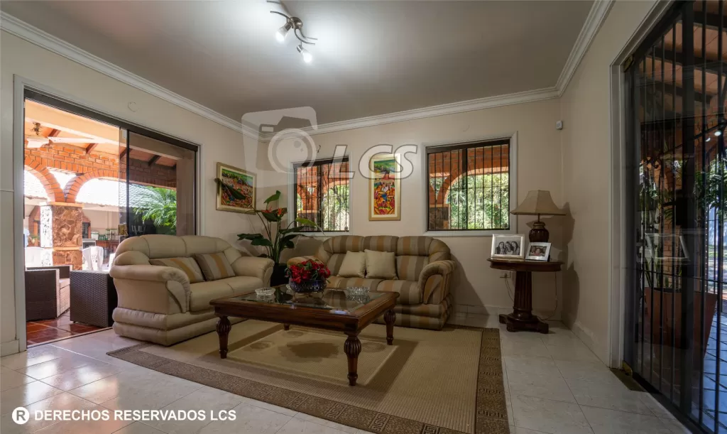 CASA EN BARRIO SANTA LIBRADA, ZONA AVDA. PERÓN — foto 2
