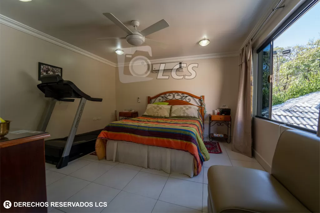 CASA EN BARRIO SANTA LIBRADA, ZONA AVDA. PERÓN — foto 3