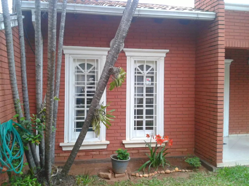 Vendo amplia casa en Barrio Obrero sobre calle asfaltada — foto 2