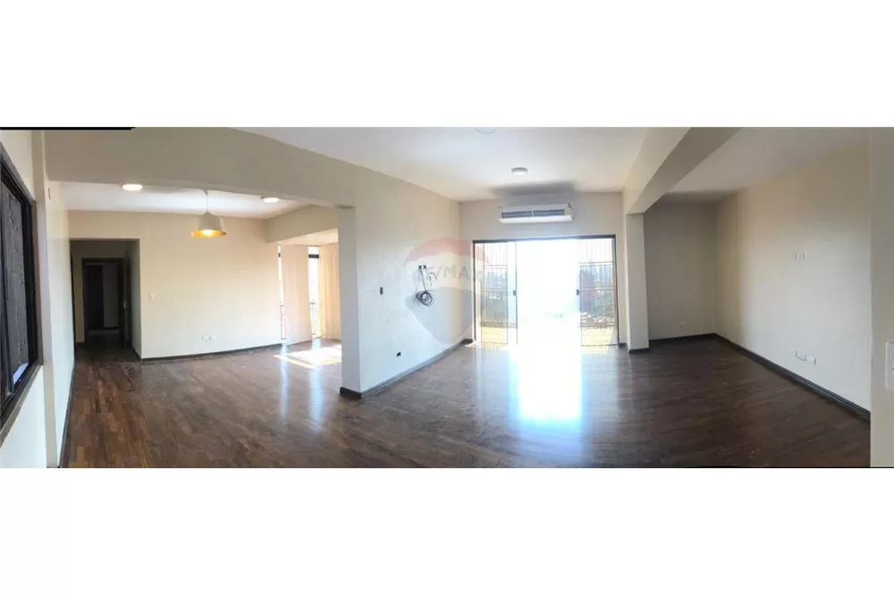 VENDO AMPLIO DEPARTAMENTO EN EL CENTRO — foto 2