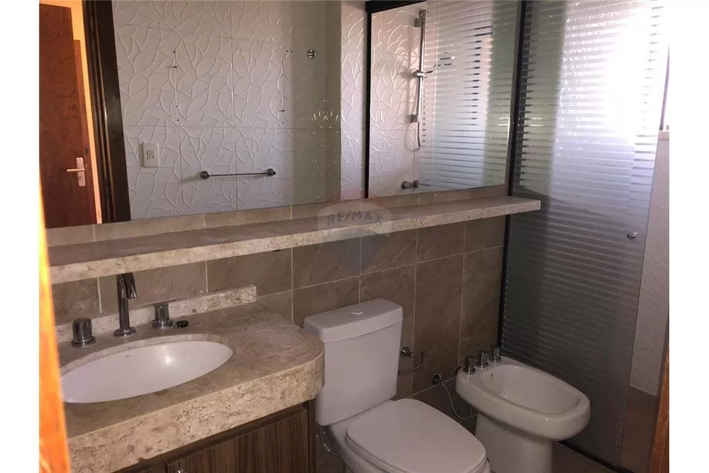 VENDO AMPLIO DEPARTAMENTO EN EL CENTRO — foto 3