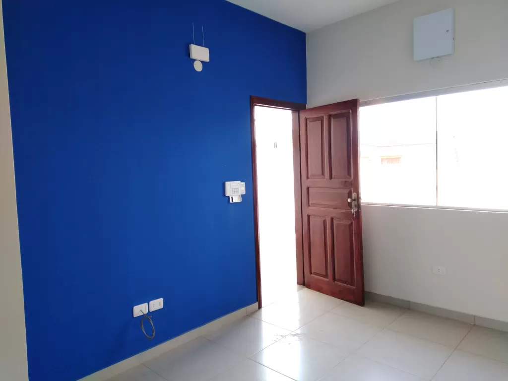 VENDO CONFORTABLE DUPLEX A ESTRENAR CON QUINCHO Y 3 DORMITORIOS CON BALCÓN. — foto 3