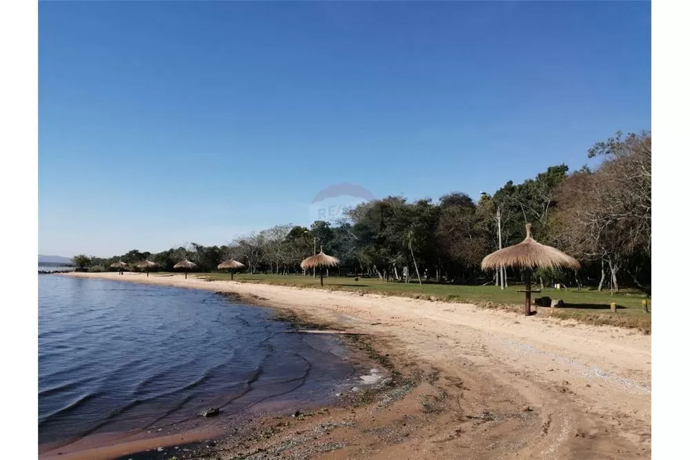 VENDO TERRENO FRENTE AL LAGO YPACARAI EN COSTALAGO — foto 2
