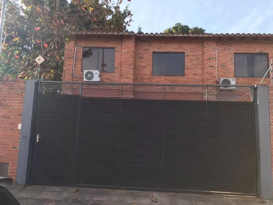 HERMOSO DÚPLEX EN LAMBARÉ cerca de Canal 13 — foto 2