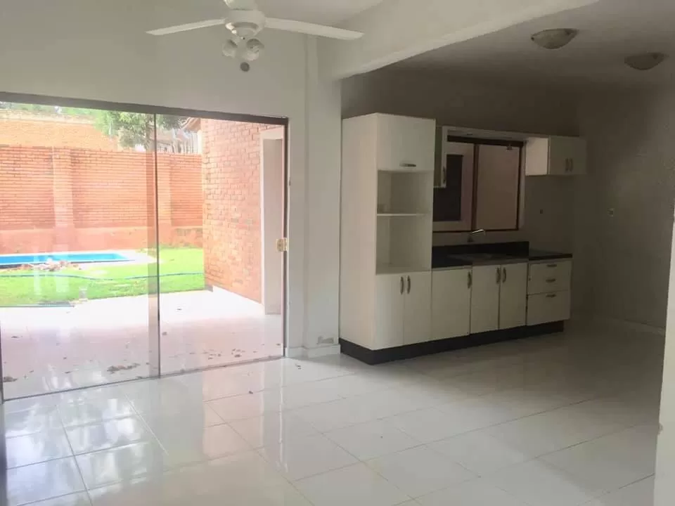HERMOSO DÚPLEX EN LAMBARÉ cerca de Canal 13 — foto 3