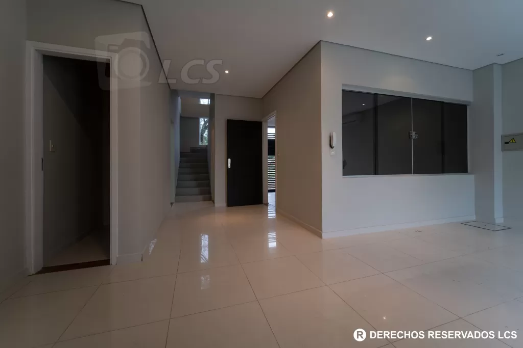 0200 DUPLEX EN LAMBARÉ, BARRIO SAN ISIDRO — foto 2