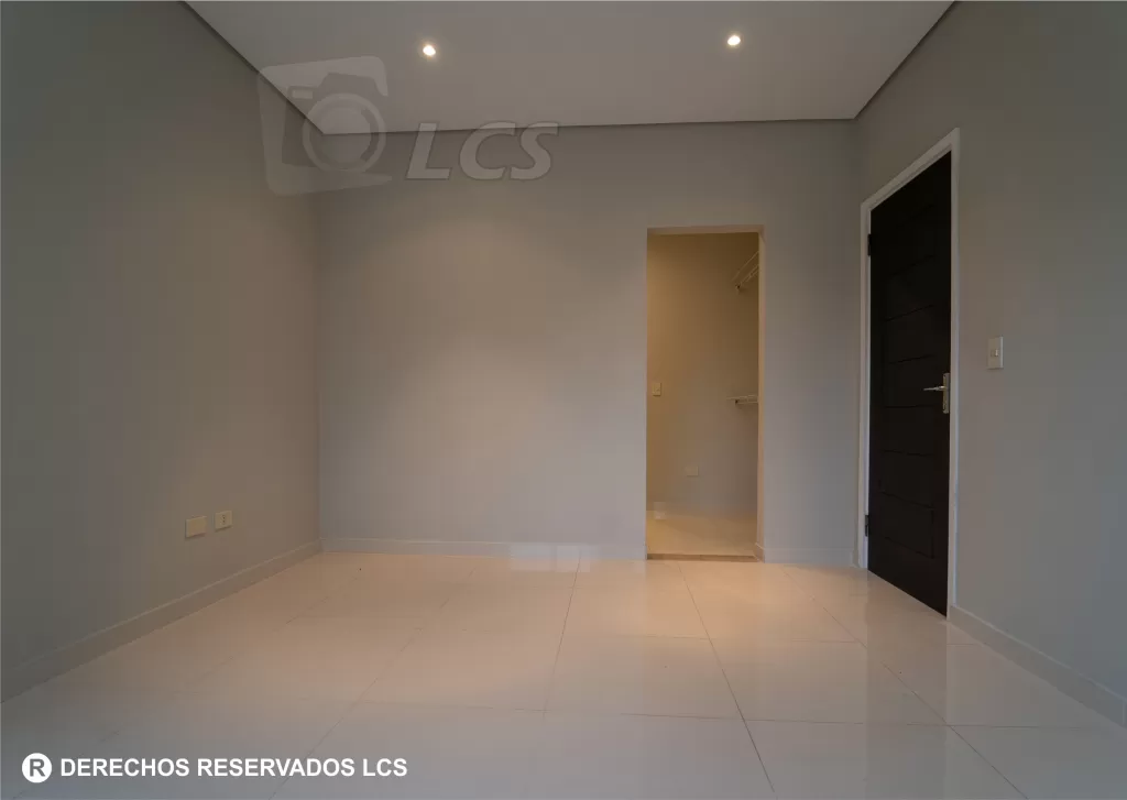 0200 DUPLEX EN LAMBARÉ, BARRIO SAN ISIDRO — foto 3