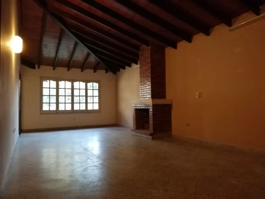 Vendo amplia casa a pasos del shopping multiplaza en barrio san pablo — foto 3
