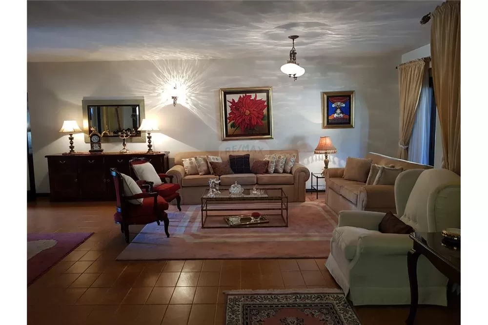 HERMOSA Y CONFORTABLE CASA EN Bo MCAL ESTIGARRIBIA 530,000 USD — foto 2