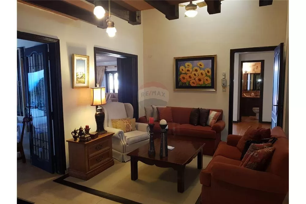 HERMOSA Y CONFORTABLE CASA EN Bo MCAL ESTIGARRIBIA 530,000 USD — foto 3