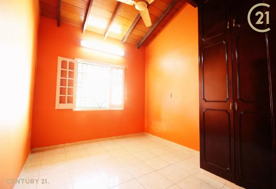 CASA DE 4 DORMITORIOS EN ZONA NORTE — foto 2