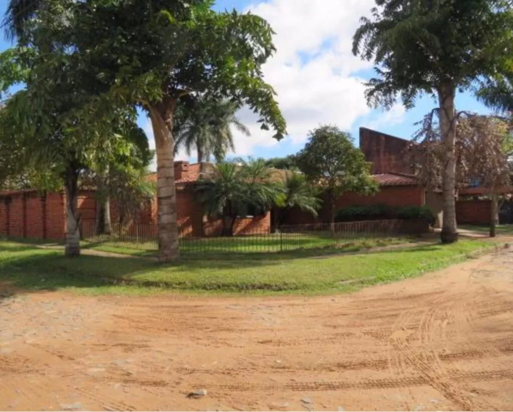 VENDO CASA EN BARRIO MBURUCUYA!! — foto 2