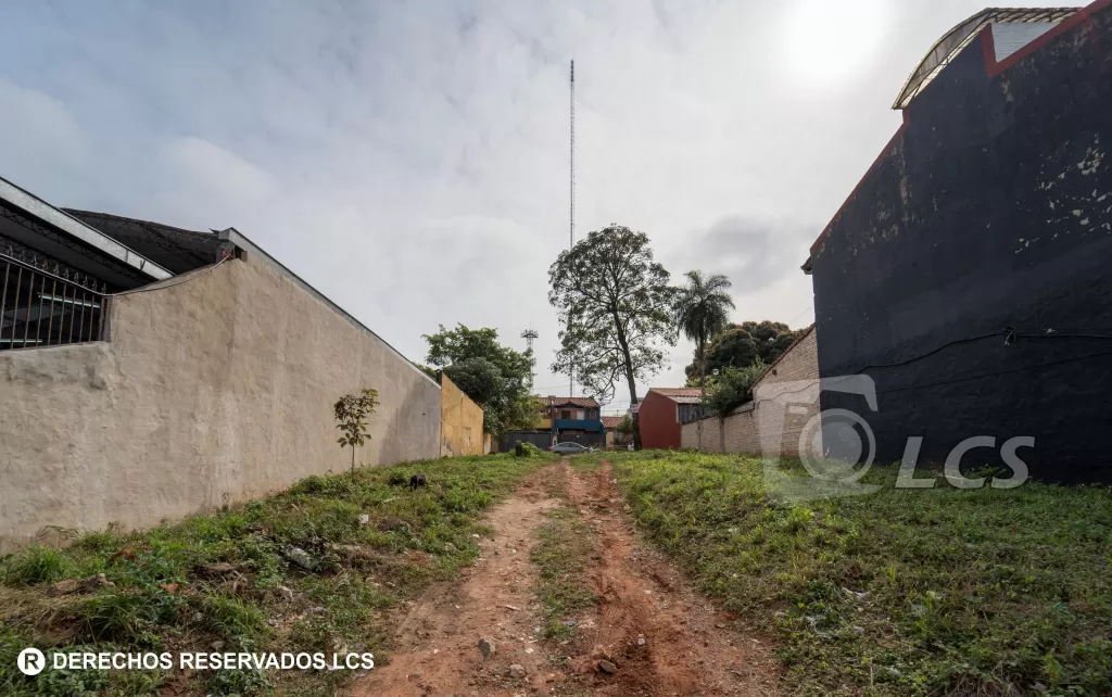 0184 TERRENO EN LAMBARÉ, ZONA SUPERMERCADO EL PUEBLO — foto 2