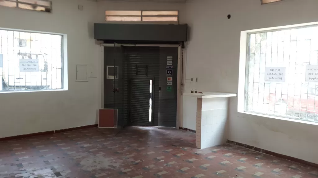 Alquilo local para Comercio u Oficina. Zona Colegio Xto Rey. — foto 2