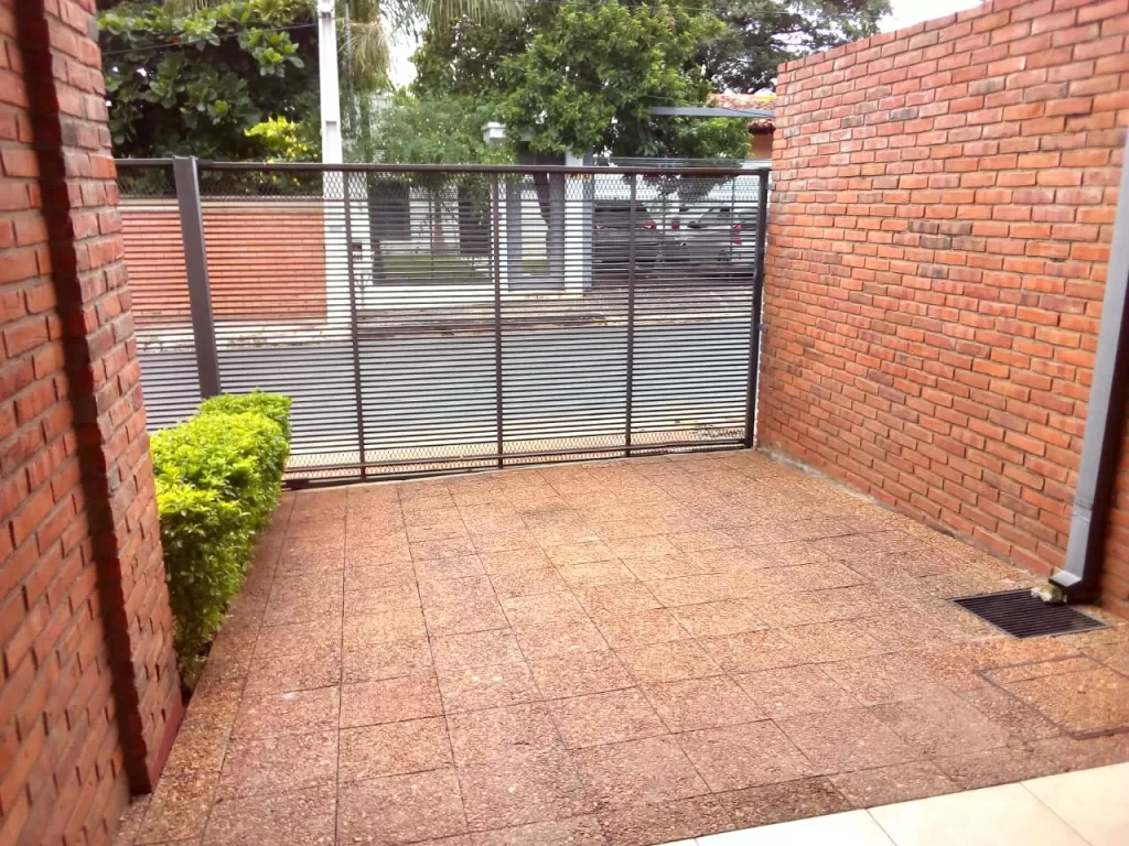 VENDO DUPLEX EN LAMBARE A UNA CUADRA DE CACIQUE — foto 3