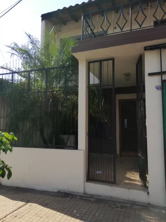 VENDO CASA EN ASUNCIÓN SOBRE AZARA A 2 CUADRAS DE GRAL SANTOS — foto 3