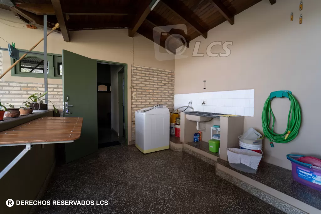 TERRENO, TINGLADO Y EDIFICIO EN ITÁ ENRAMADA, ZONA AVENIDA PERÓN — foto 2