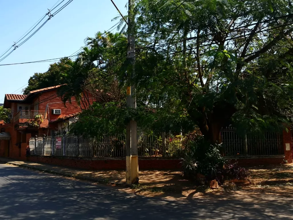 Vendo amplia residencia de 809 m2 zona Mburuvicharoga — foto 2