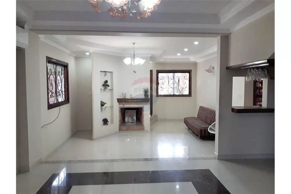 SE VENDE AMPLIA RESIDENCIA EN -BO MIRAFLORES SAN LORENZO — foto 2