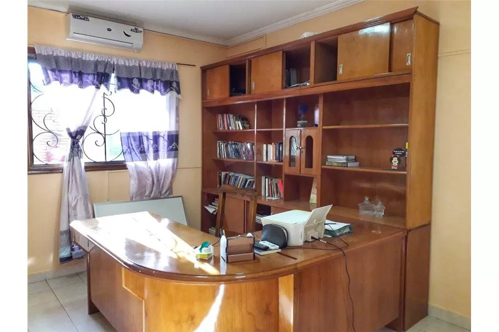 SE VENDE AMPLIA RESIDENCIA EN -BO MIRAFLORES SAN LORENZO — foto 3