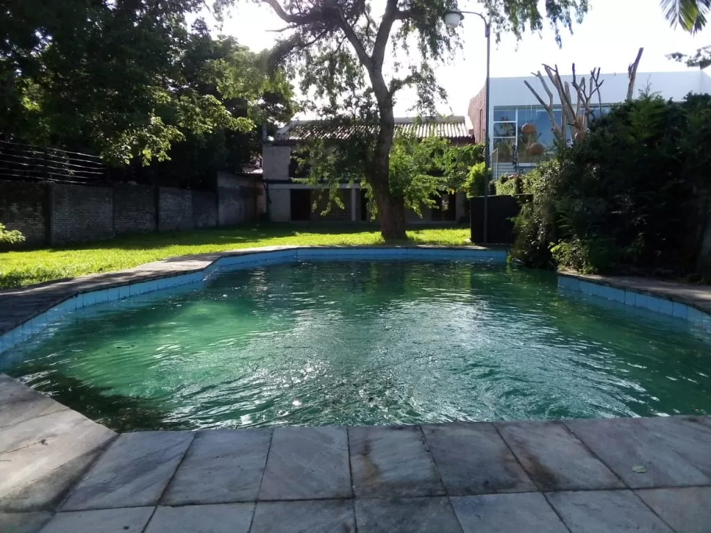 Vendo lujosa residencia sobre Avda. Perón — foto 3