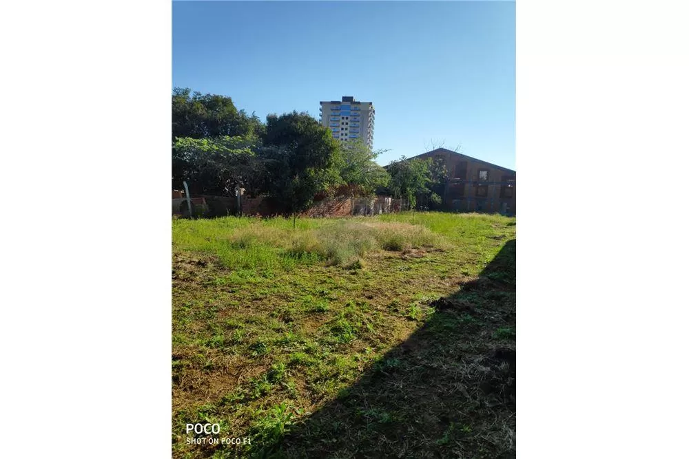 VENDO AMPLIO TERRENO EN EL CENTRO DE ENCARNACIÓN — foto 3