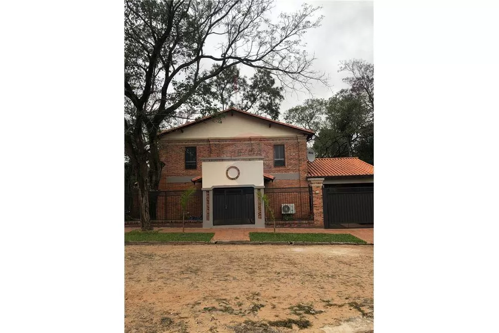 Fina Residencia en San Bernardino 431,325 USD — foto 2