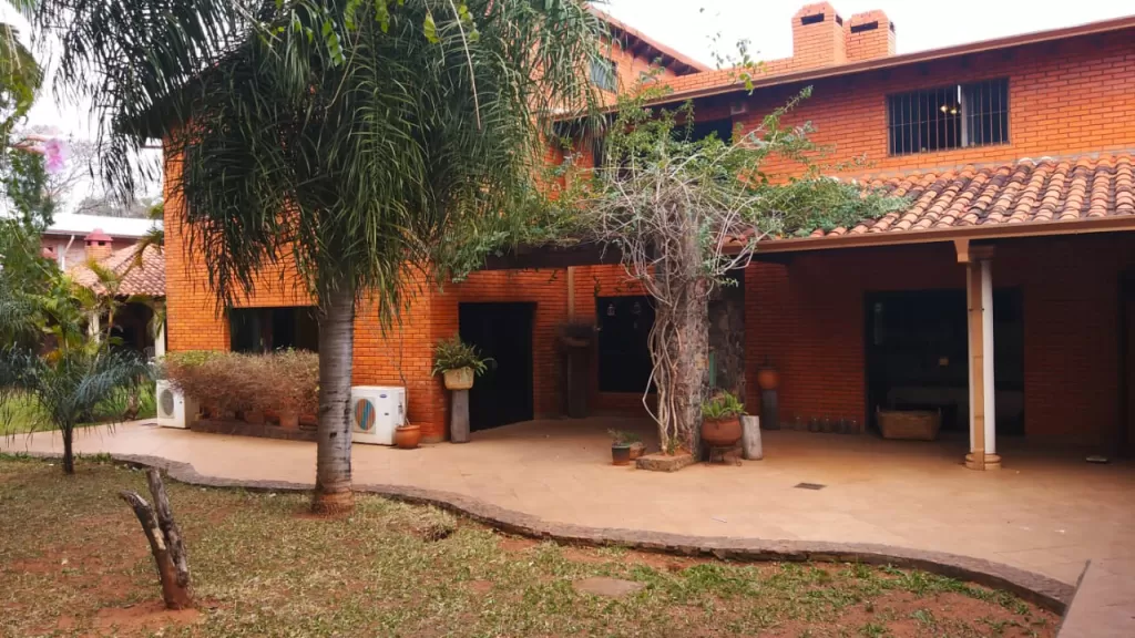 Residencia de 3.200 m2 en Laguna Grande — foto 2