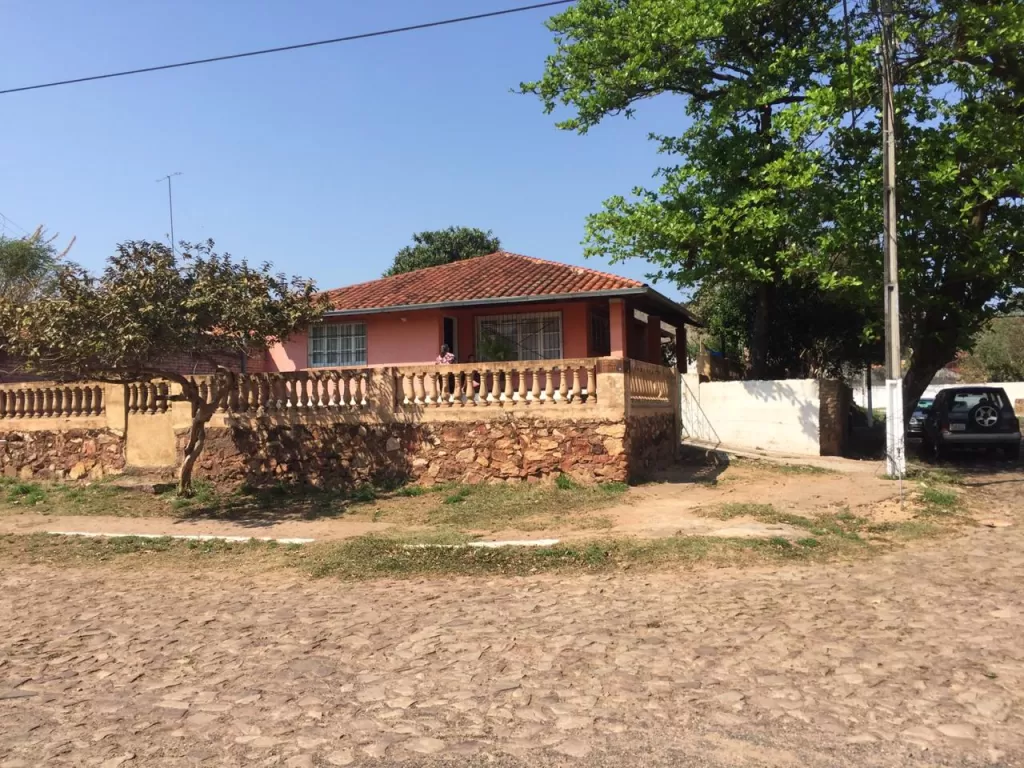 VENDO CASA EN LAMBARÉ A 400 MTS DE LA MUNICIPALIDAD — foto 2