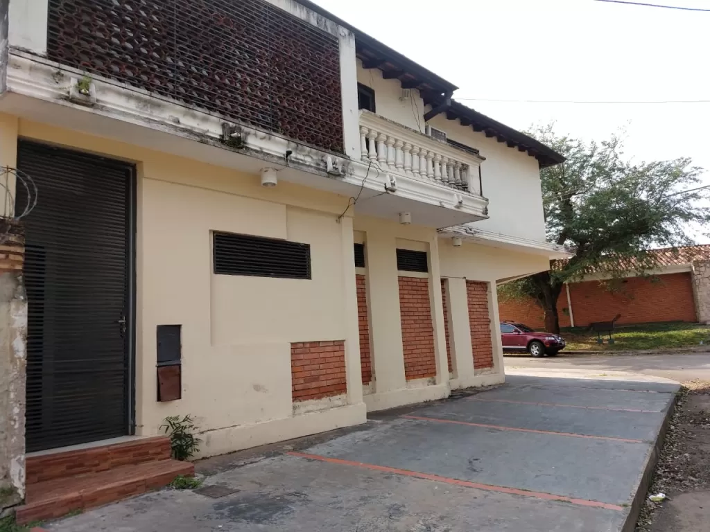 Casa en esquina en barrio Itá Enramada, a 3 cuadras de Perón — foto 2