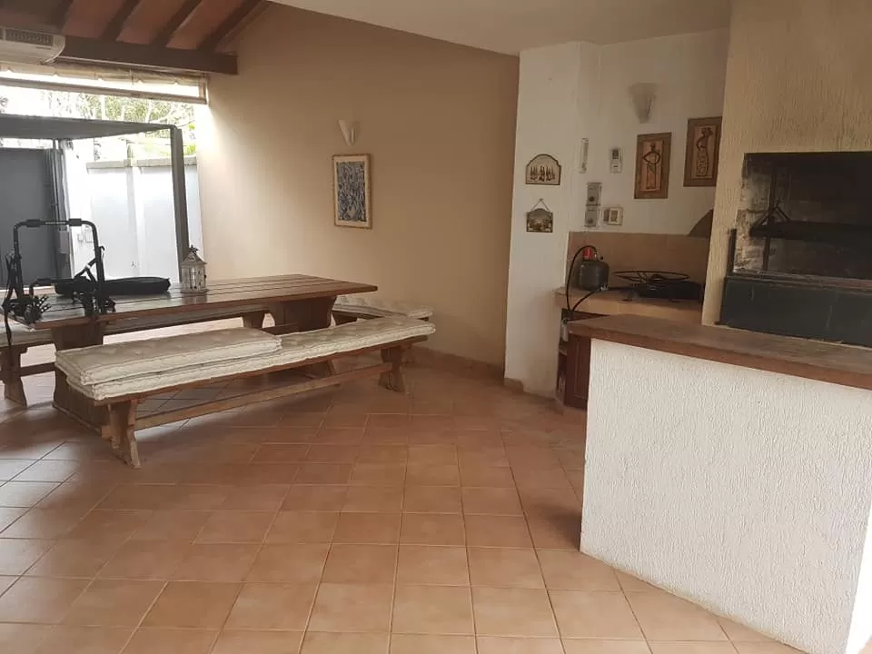 VENDO HERMOSA CASA EN BARRIO MBURUCUYA ZONA AVDA. SANTISIMA TRINIDAD — foto 2
