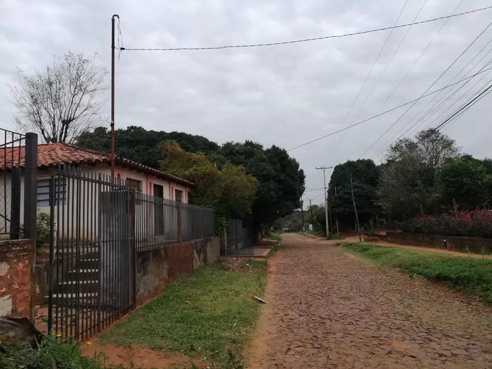 VENDO HERMOSA CASA CON TERRENO DE 960 METROS M2. EN REDUCTO SAN LORENZO. — foto 2