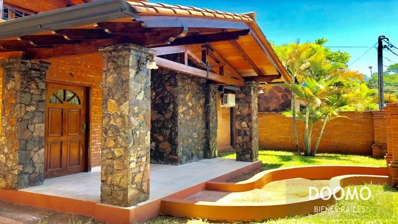 VENDO CASA DE 4 DORMITORIOS EN LAMBARE — foto 2