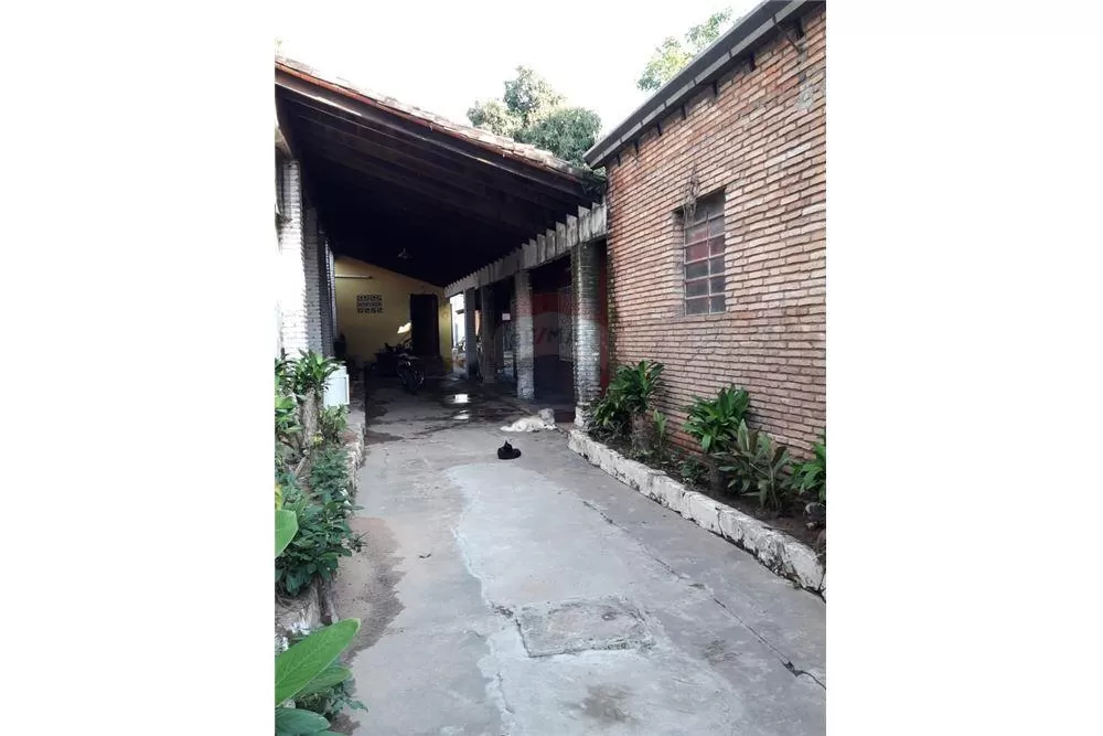 VENDO TERRENO CON CASA A REFACCIONAR O DEMOLER — foto 2