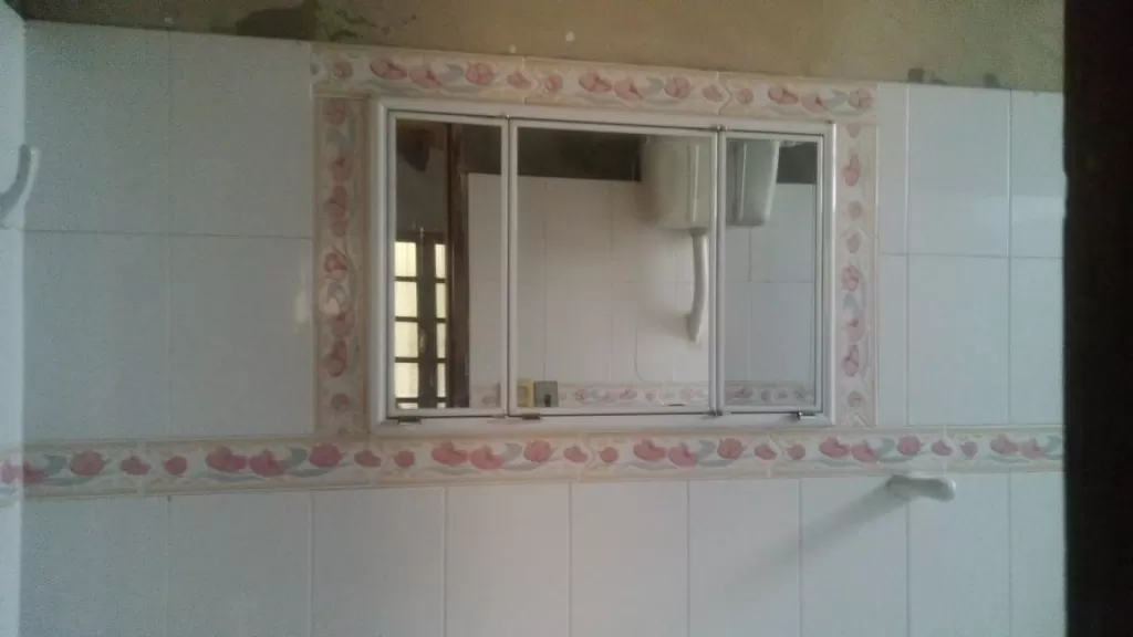 Alquilo pieza con baño, zona barrio jara — foto 3