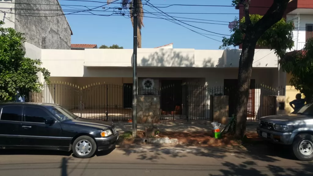 VENDO AMPLIA CASA EN ASUNCIÓN BARRIO VISTA ALEGRE A PASOS DEL INC — foto 2