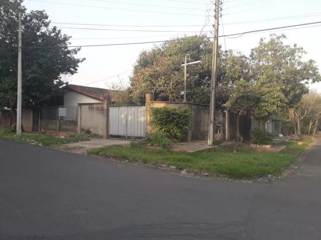 VENDO CASA EN ESQUINA EN LA CIUDAD DE LUQUE BARRIO BELLA VISTA — foto 2