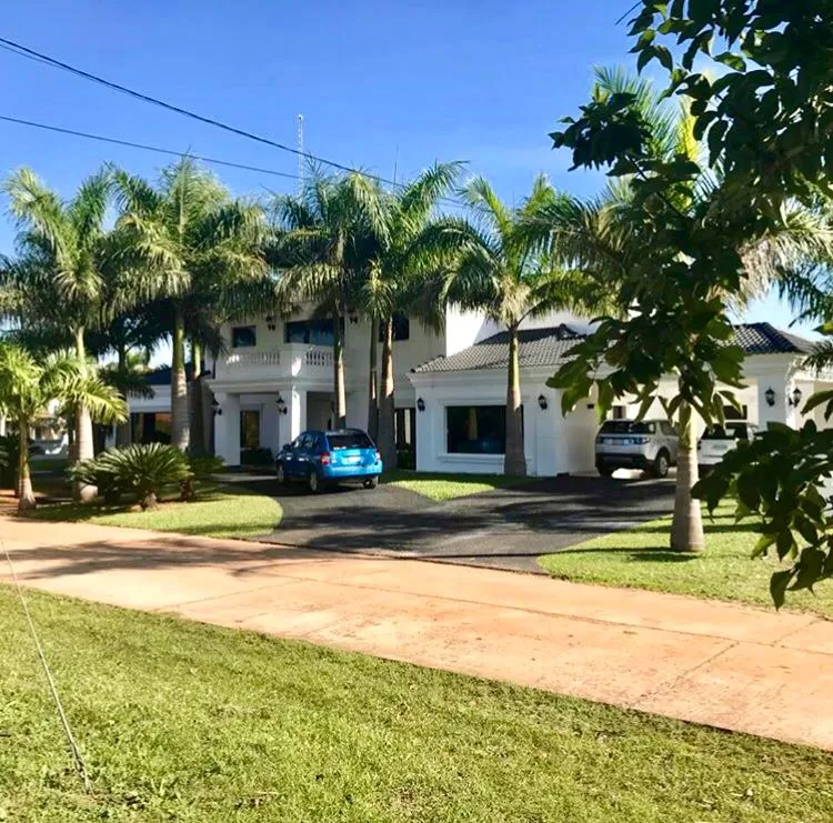 VENDO RESIDENCIA EN BARRIO CERRADO DE LUQUE — foto 2