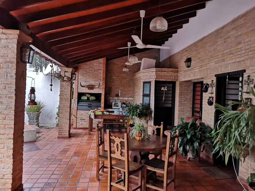 VENDO HERMOSA CASA DE ESTILO RUSTICO, ZONA SANTA TERESA. — foto 3
