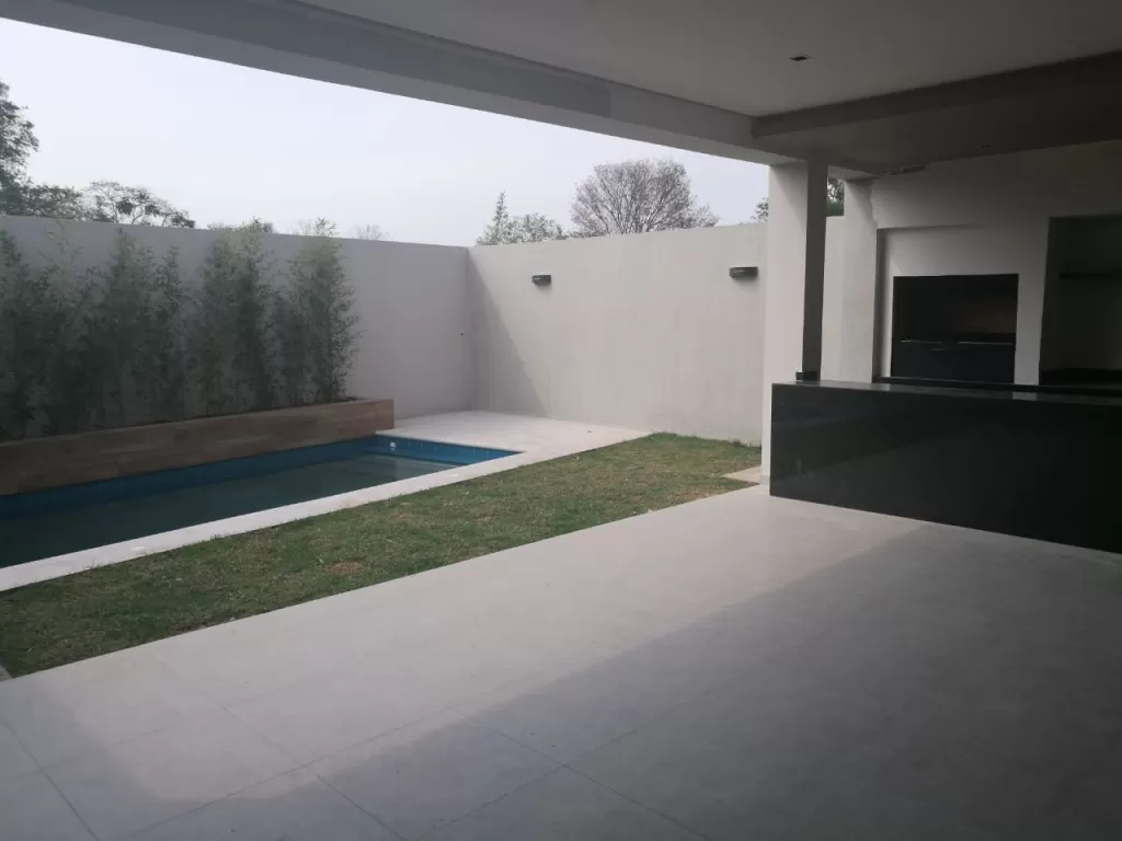 CASA PAREADA CON UBICACIÓN DE FACIL ACCESO A TODOS LOS BARRIOS DE ASUNCIÓN — foto 3