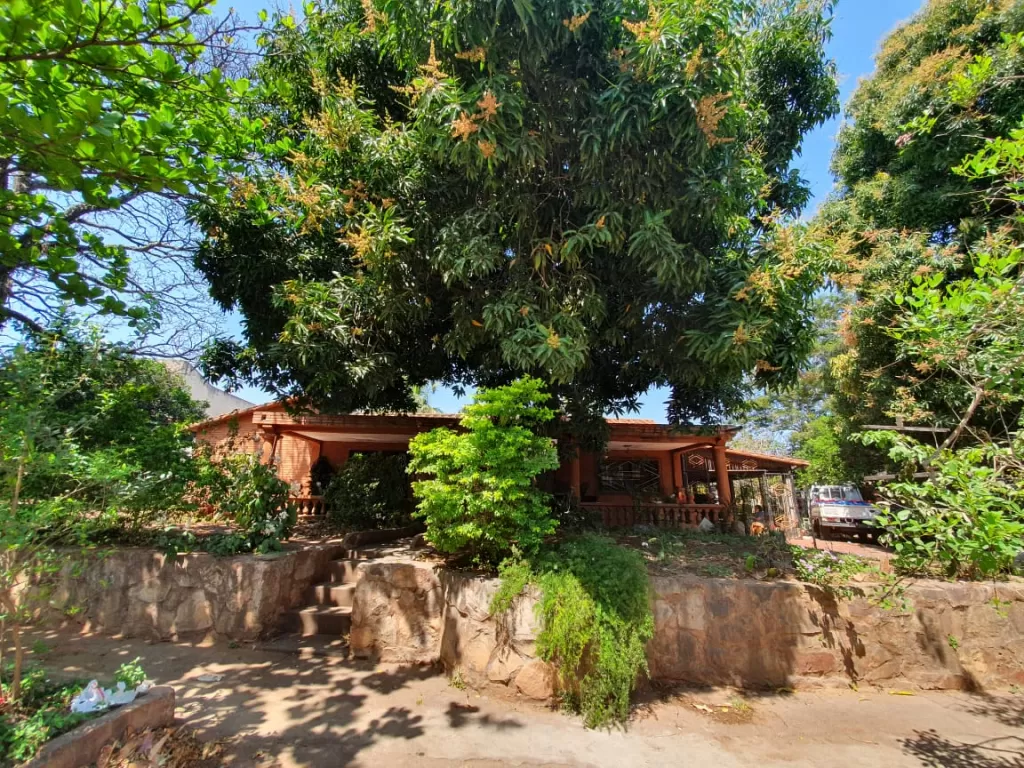 VENDO AMPLIO TERRENO CON CASA EN EL BARRIO SAN VICENTE — foto 2