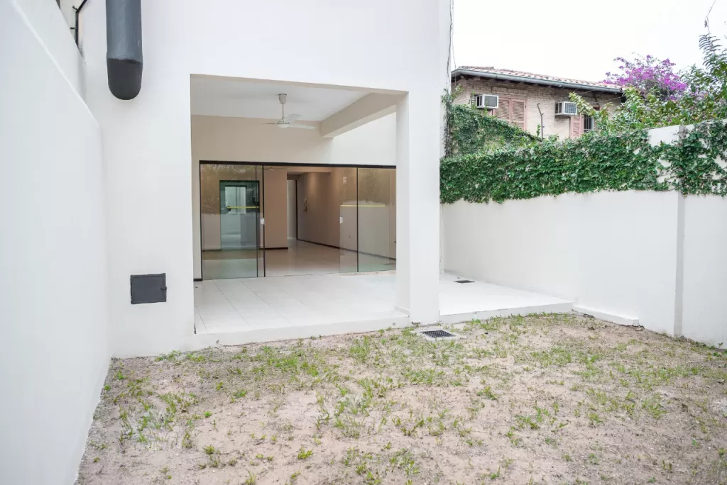 ALQUILO AMPLIO DUPLEX EN BARRIO - LOS LAURELES - RECOLETA- UNIV SAN CARLOS COD A0444 — foto 2