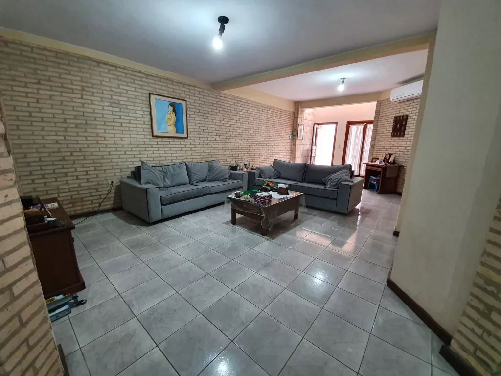 Duplex en venta barrio Ykua Sati Ubicación estrategica a una cuadra de Mariscal Lopez — foto 2