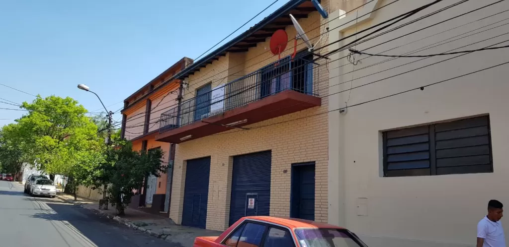 EN VENTA CASA CON SALÓN COMERCIAL SOBRE MONTEVIDEO. — foto 3