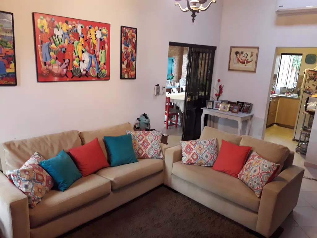 VENDO RESIDENCIA EN LUQUE - ZONA CURVA ROMERO — foto 2