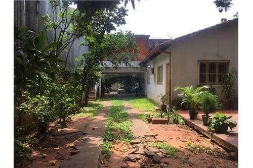 OFERTO INMUEBLE SOBRE AVDA. CHOFERES DEL CHACO, EXCELENTE UBICACIÓN! — foto 2