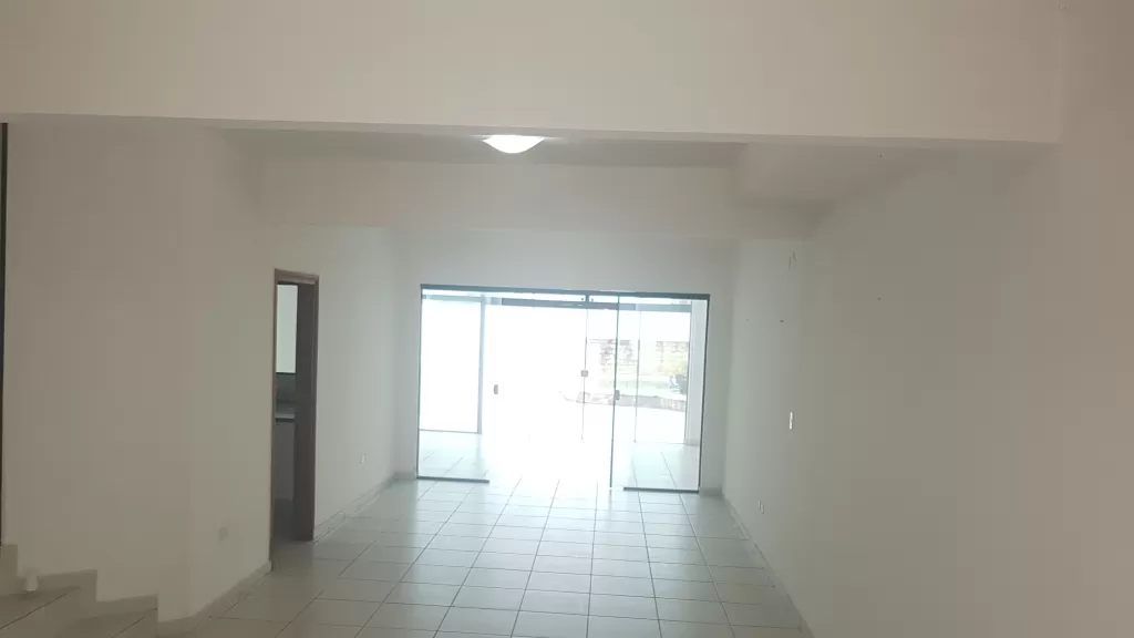 Vendo Hermosa Casa en Sajonia- Frente a la Plaza — foto 3